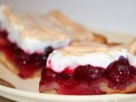 Layer pie with lingonberries